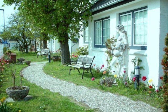 Appartement-5-Mit-Suedbalkon-In-Strandnaher-Lage-Baederstil-Villa-In-Wenningstedt-Sylt Εξωτερικό φωτογραφία